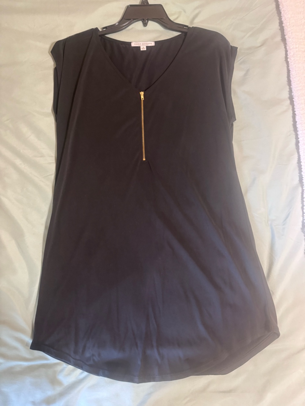 Green Envelope Black V-Neck Zip-Front Cap-Sleeve Sheath/Tunic Dress